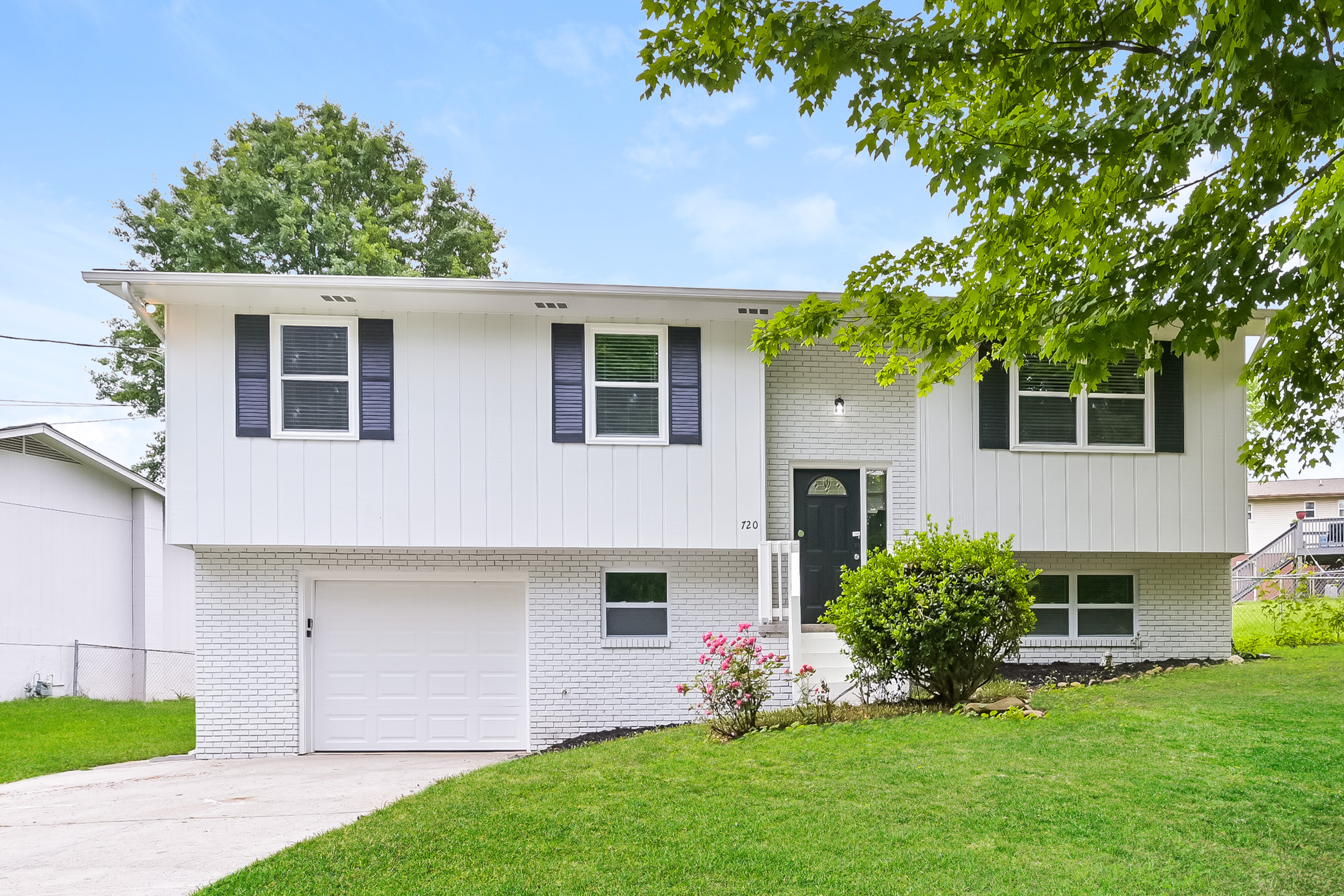 720 N WHISPERING OAK CIR POWELL, TN 37849